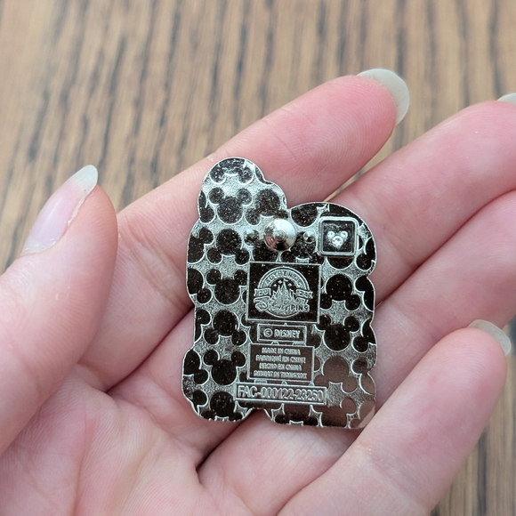 Disney Pin - Picture 2 of 3